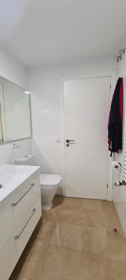 Bathroom of Flat for rent in Vigo   with Heating, Parquet flooring and Oven