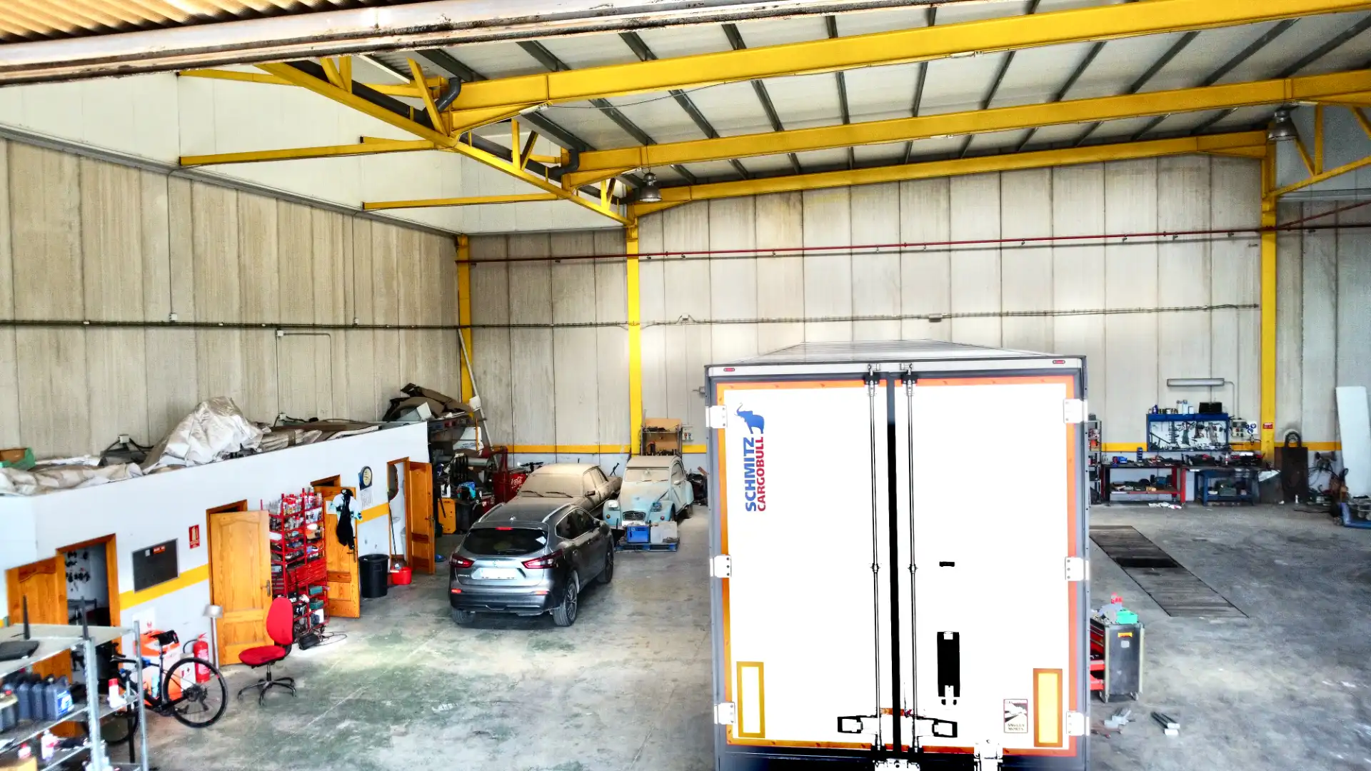 Parkplatz von Fabrikhallen zum Verkauf in El Ejido mit Alarm