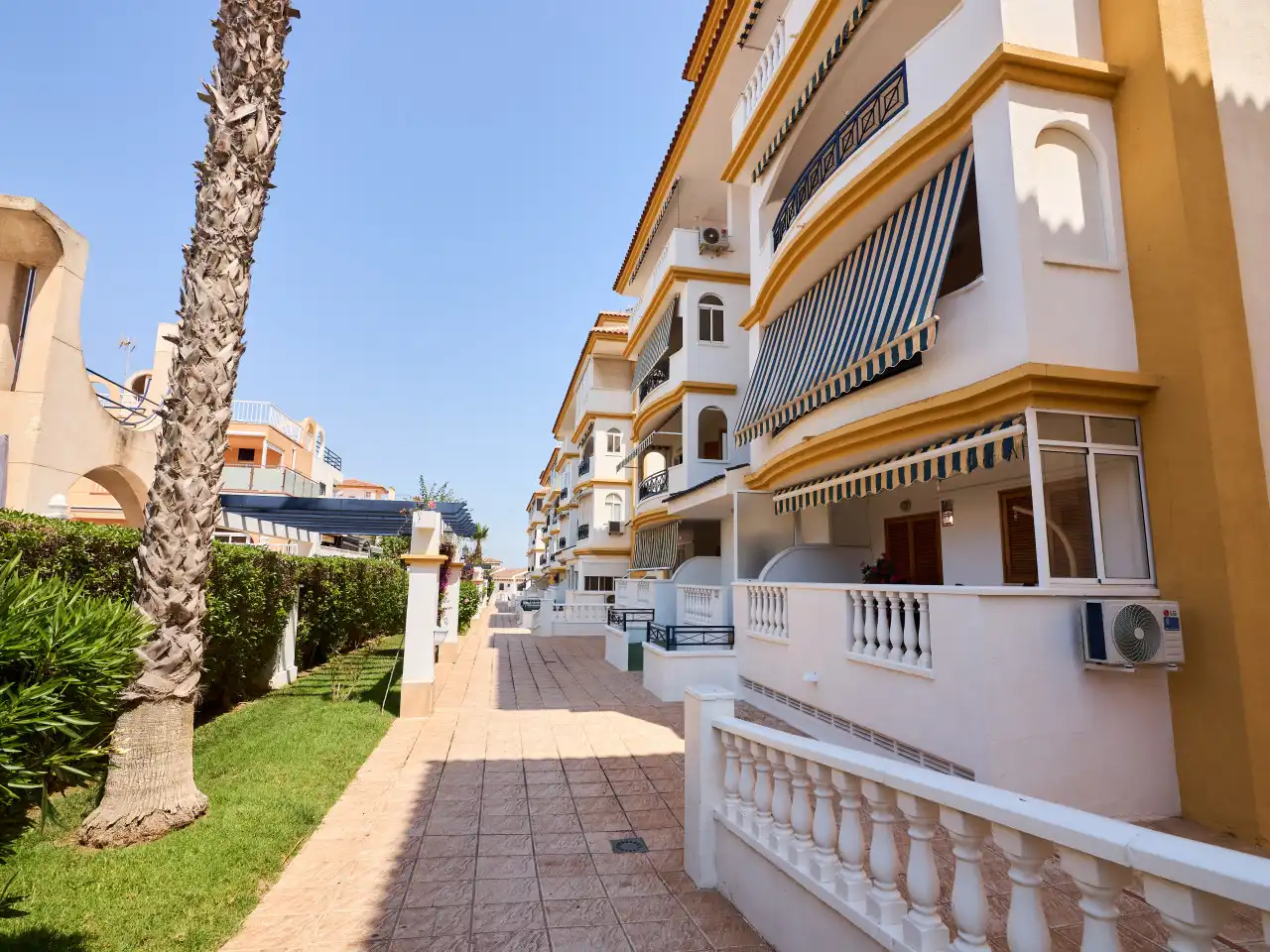 Vista exterior de Apartament en venda en Torrevieja amb Aire condicionat, Calefacció i Terrassa
