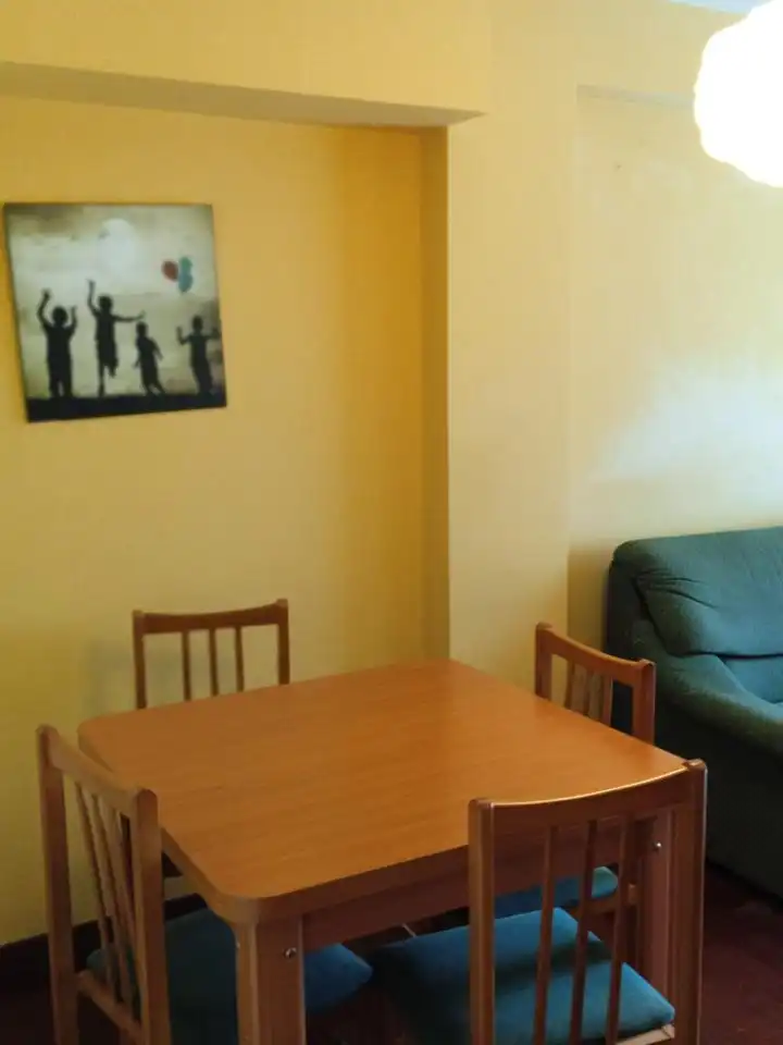 Comedor de Planta baja en venta en Santiago de Compostela  con Calefacción, Trastero y Amueblado
