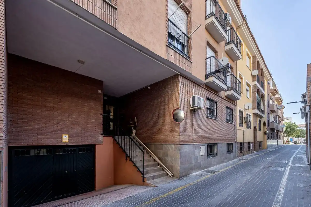 Vista exterior de Piso en venta en Maracena
