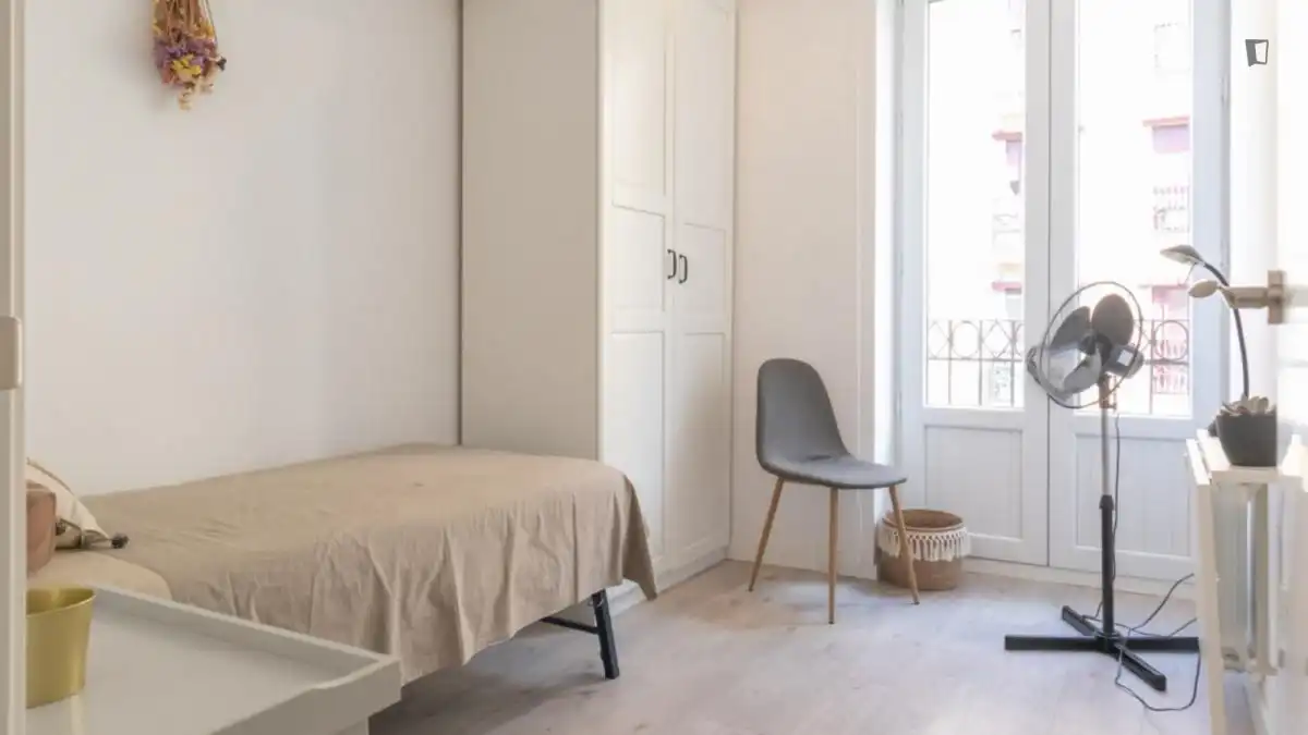 Bedroom of Apartments for share in  Madrid Capital  with Air Conditioner, Heating and Furnished