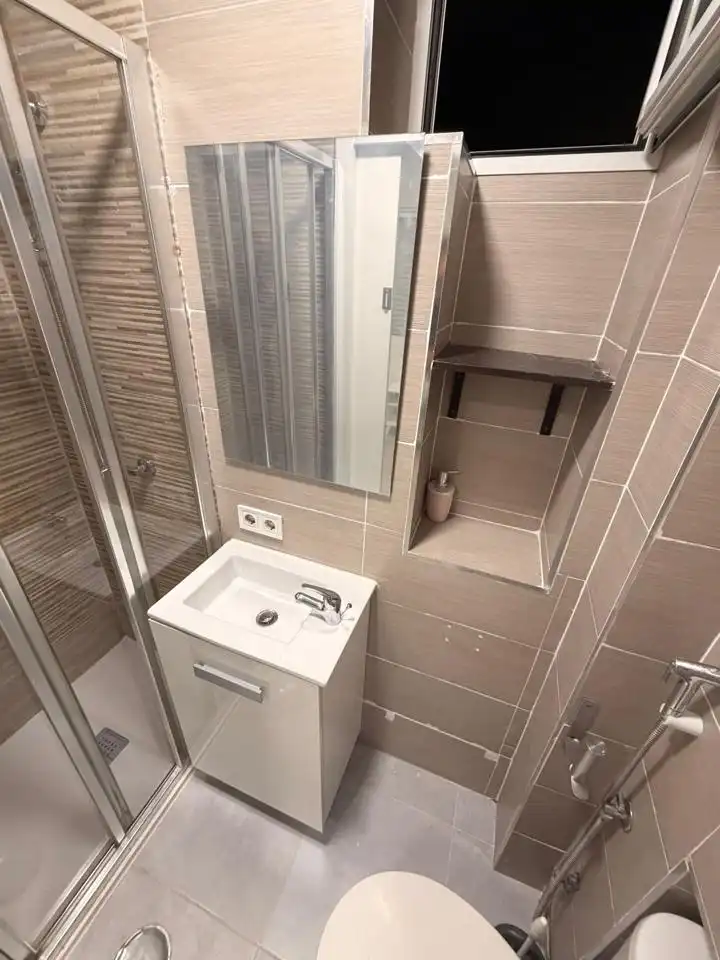 Badezimmer von Erdgeschoss zur Miete in Madrid