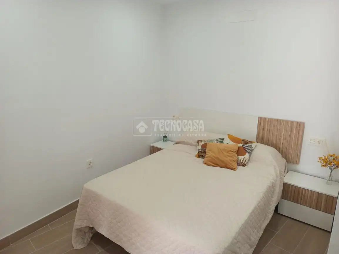 Bedroom of Flat for sale in San Roque