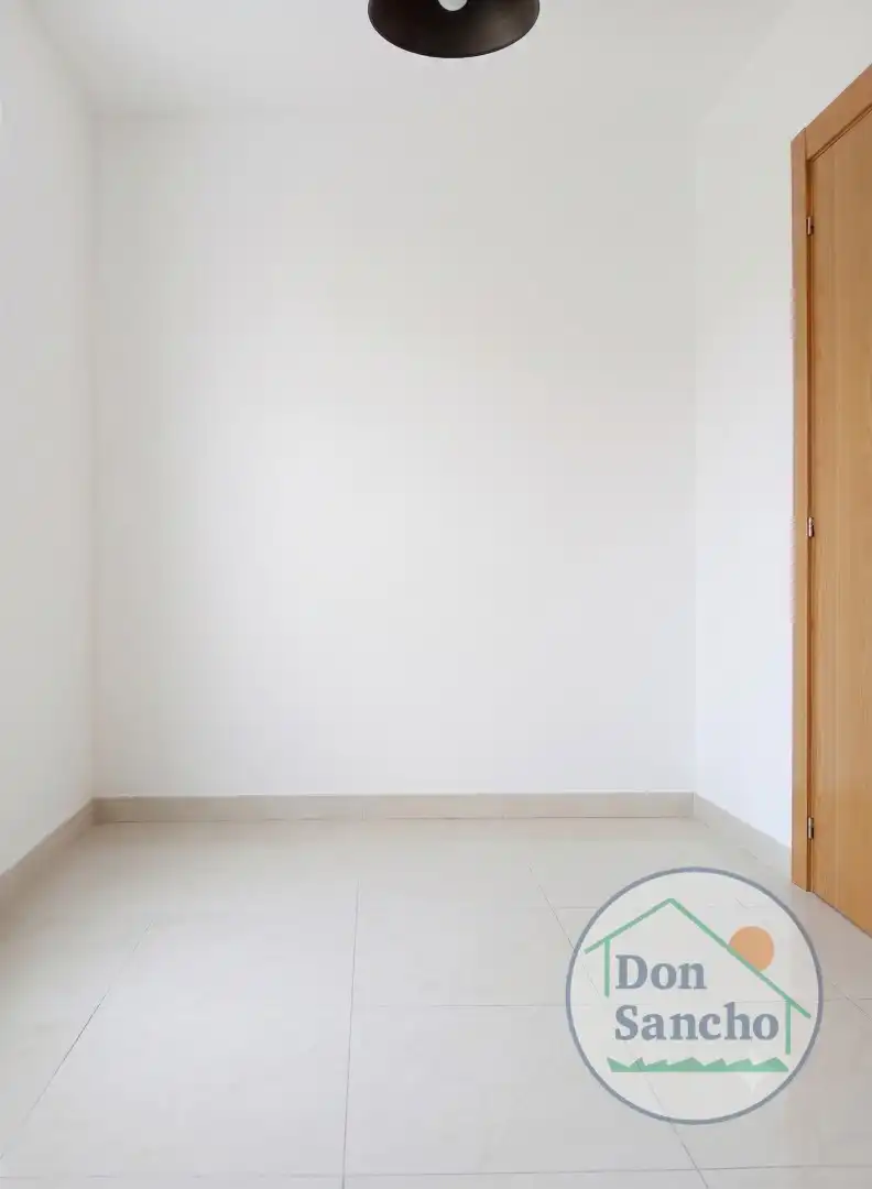 Habitación de Casa adosada en venta en Mucientes con Calefacción, Terraza y Balcón