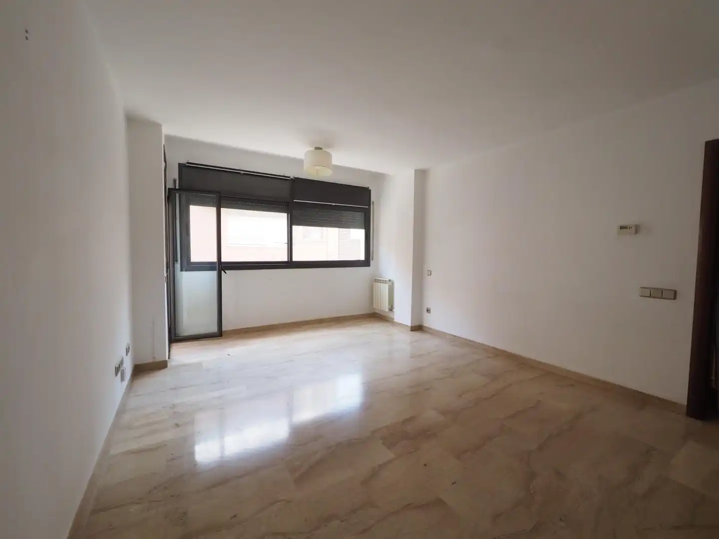 Sala d'estar de Pis en venda en Terrassa amb Calefacció i Balcó