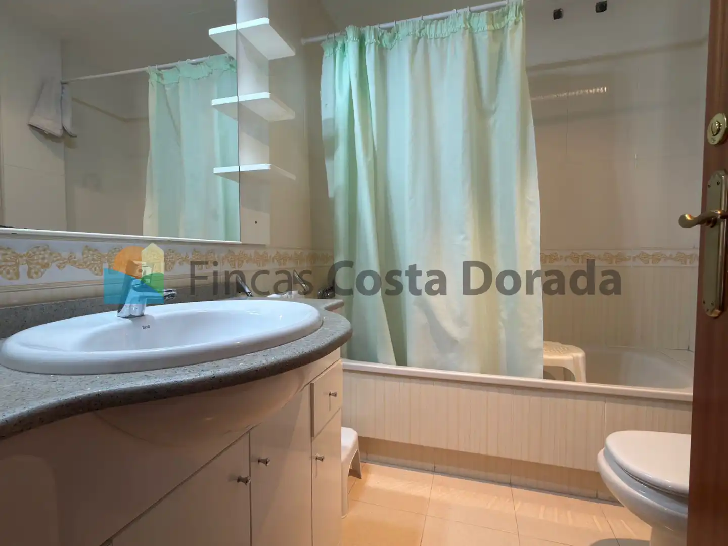 Baño de Planta baja en venta en Cubelles con Aire acondicionado, Calefacción y Jardín privado