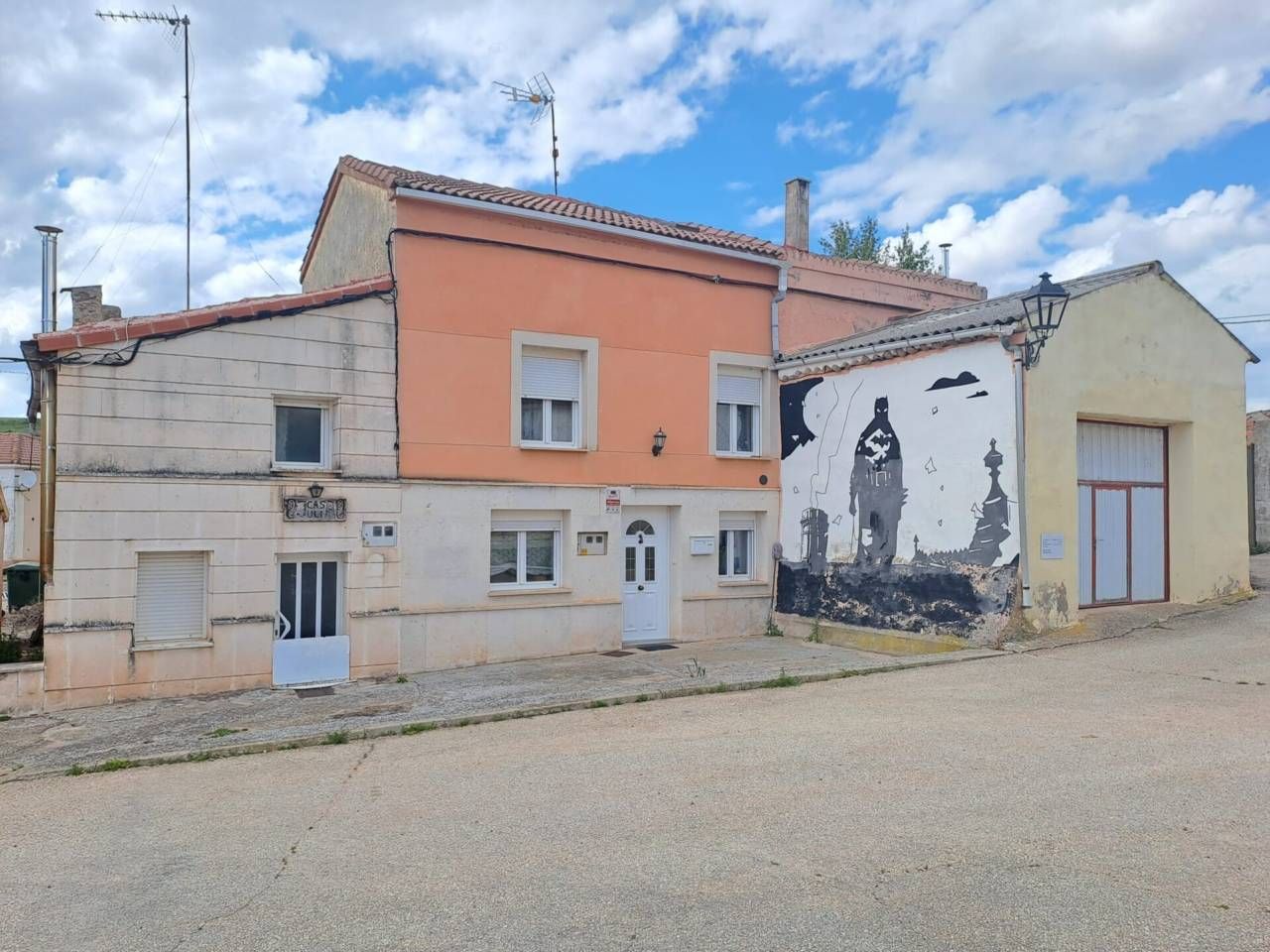 Vista exterior de Casa adosada en venda en Villangómez amb Parquet