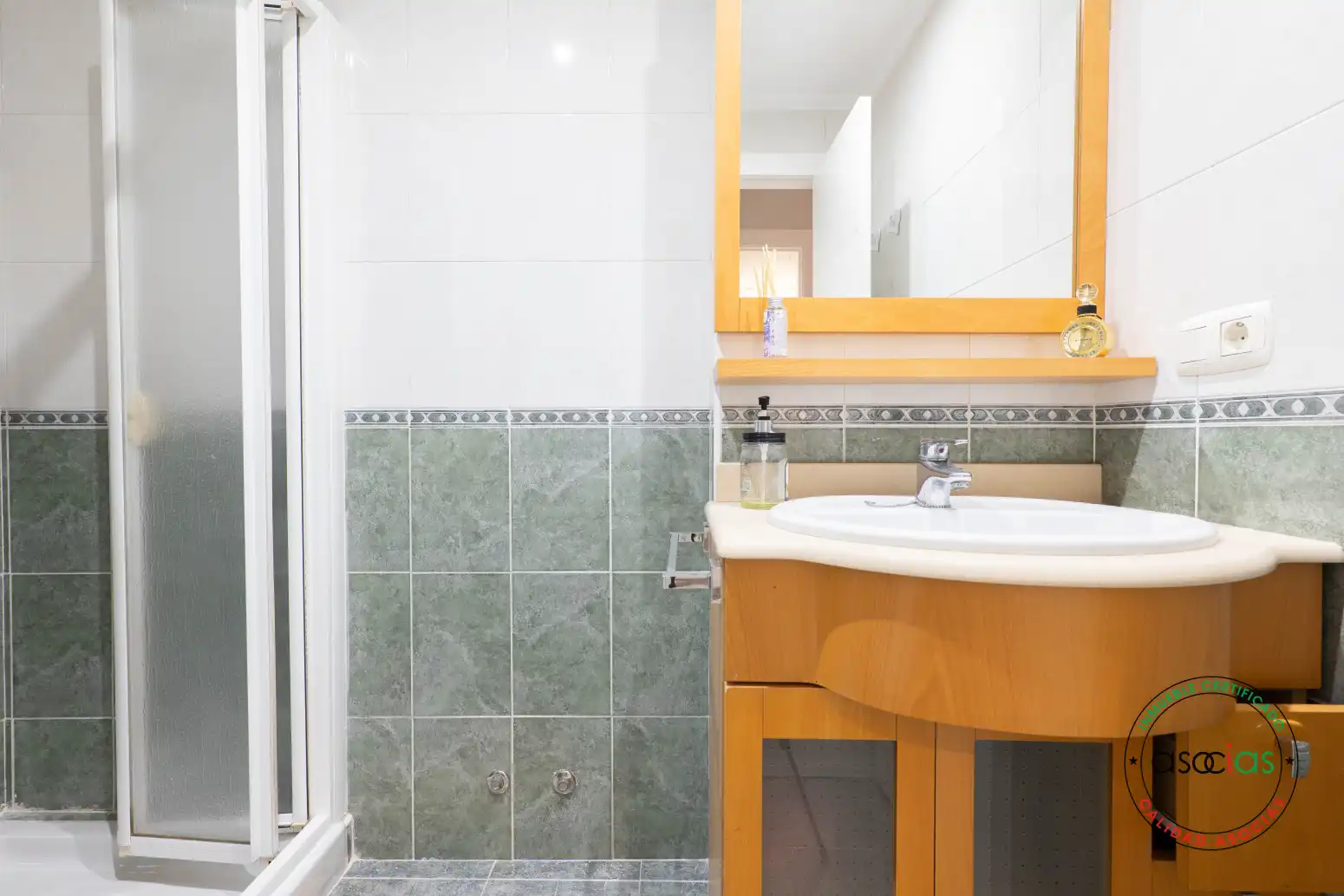 Bathroom of Flat for sale in Gijón   with Heating and Storage room