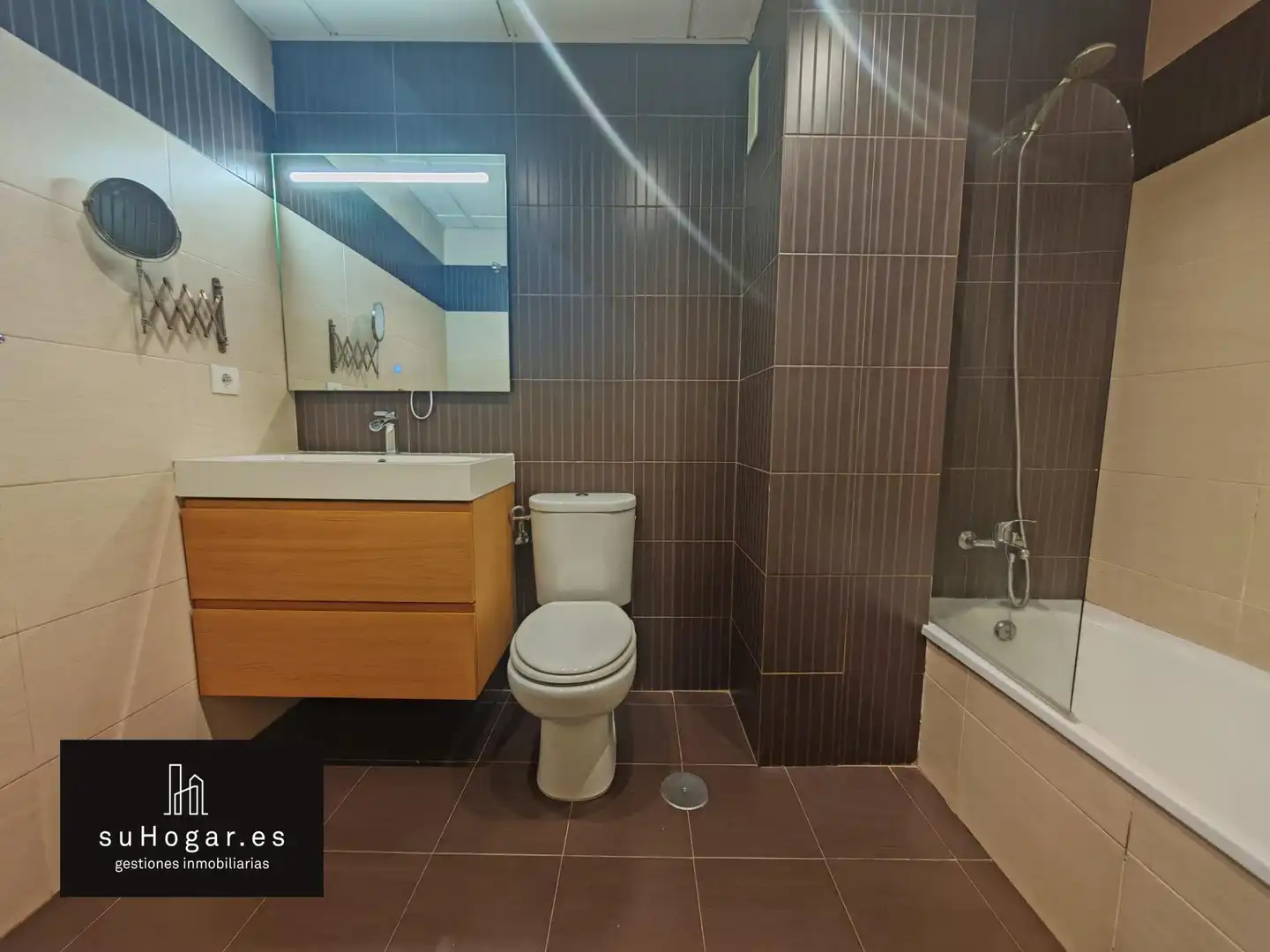 Badezimmer von Wohnung zur Miete in Badajoz mit Klimaanlage, Terrasse und Abstellraum