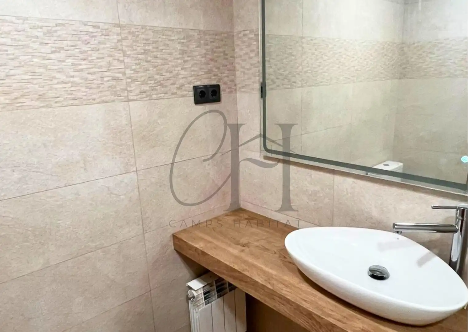 Bathroom of Flat for sale in Viladecans  with Air Conditioner, Heating and Parquet flooring