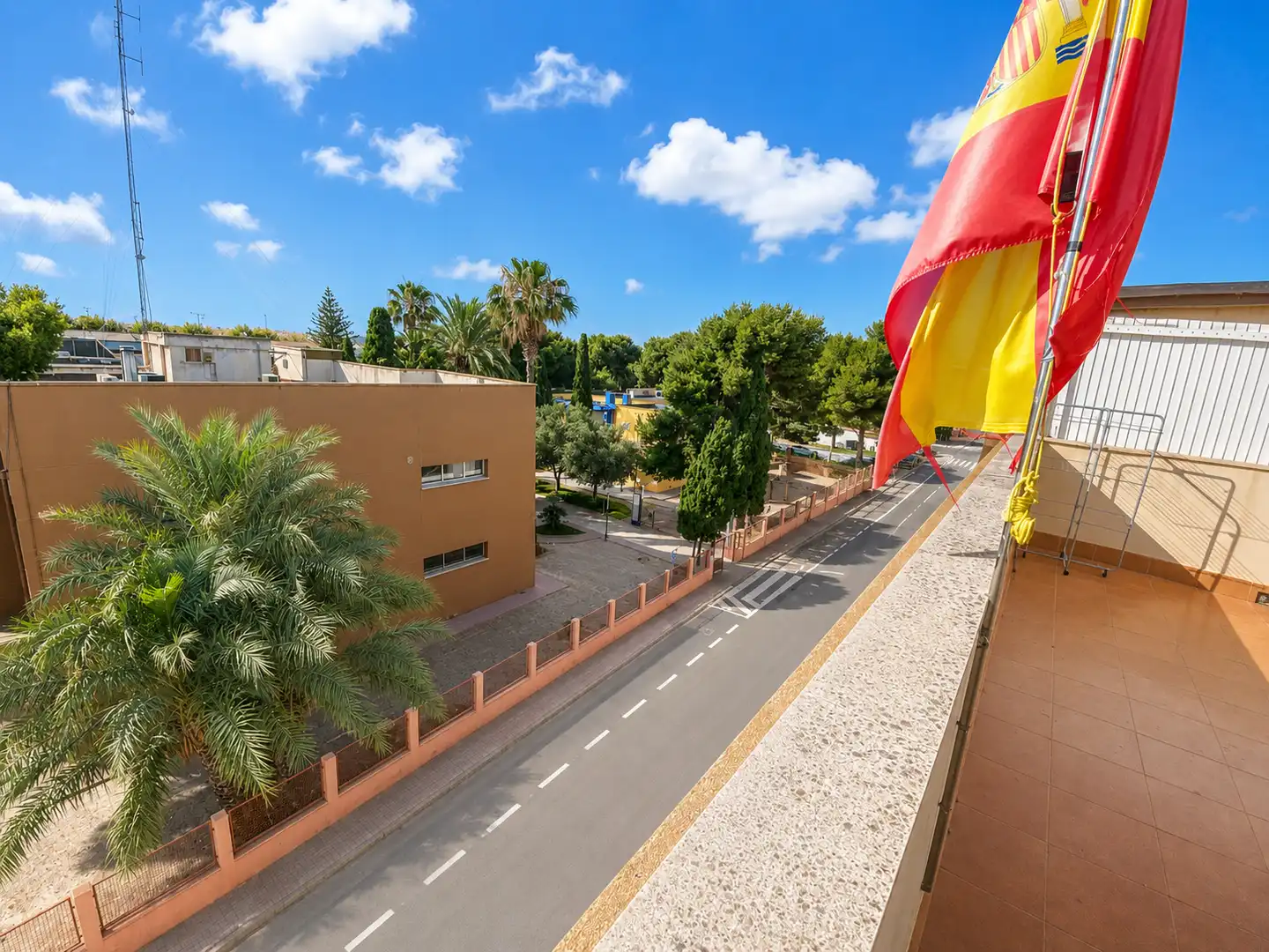 Vista exterior de Àtic en venda en San Pedro del Pinatar amb Aire condicionat, Terrassa i Forn