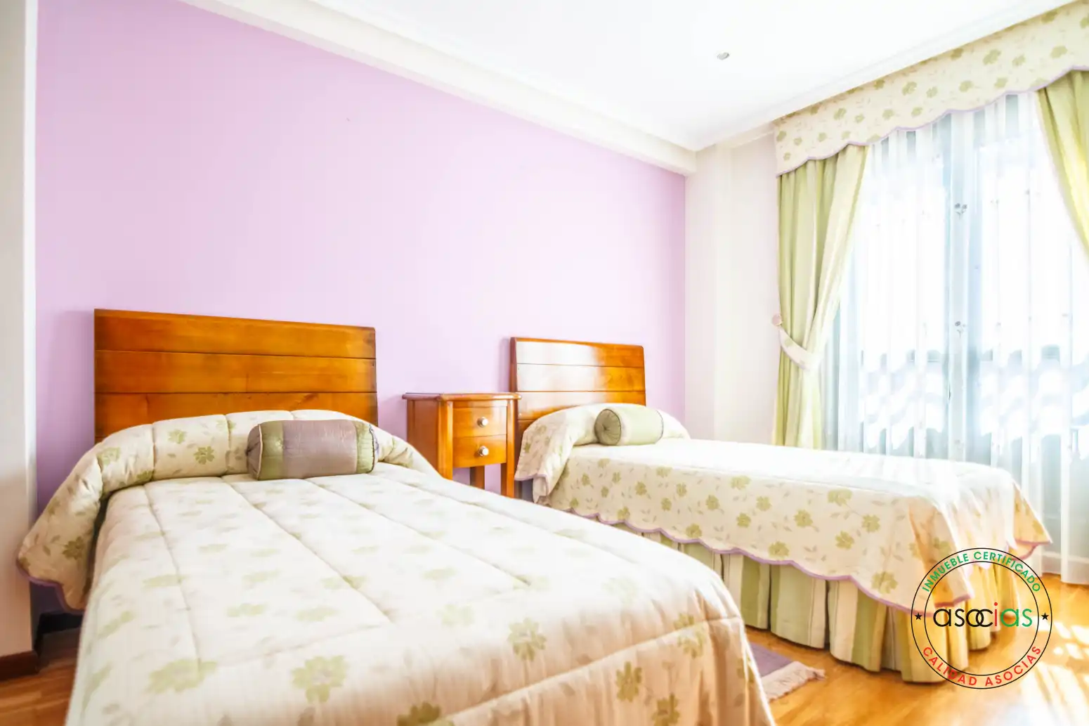 Habitación de Casa adosada en venta en Grado con Calefacción, Jardín privado y Parquet