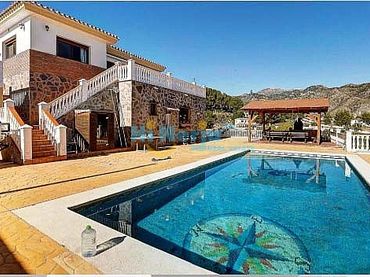 Chalet con piscina en venta en Centro