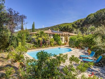 Casa amb piscina en venda a Carrer de la Volta Ginesta
