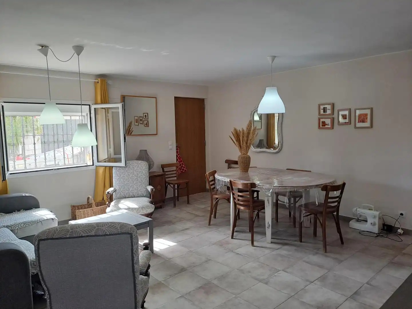 Menjador de Casa o xalet en venda en Cantillana amb Aire condicionat, Calefacció i Jardí privat