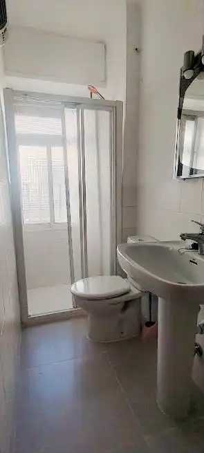 Baño de Piso de alquiler en Linares con Aire acondicionado, Calefacción y Amueblado