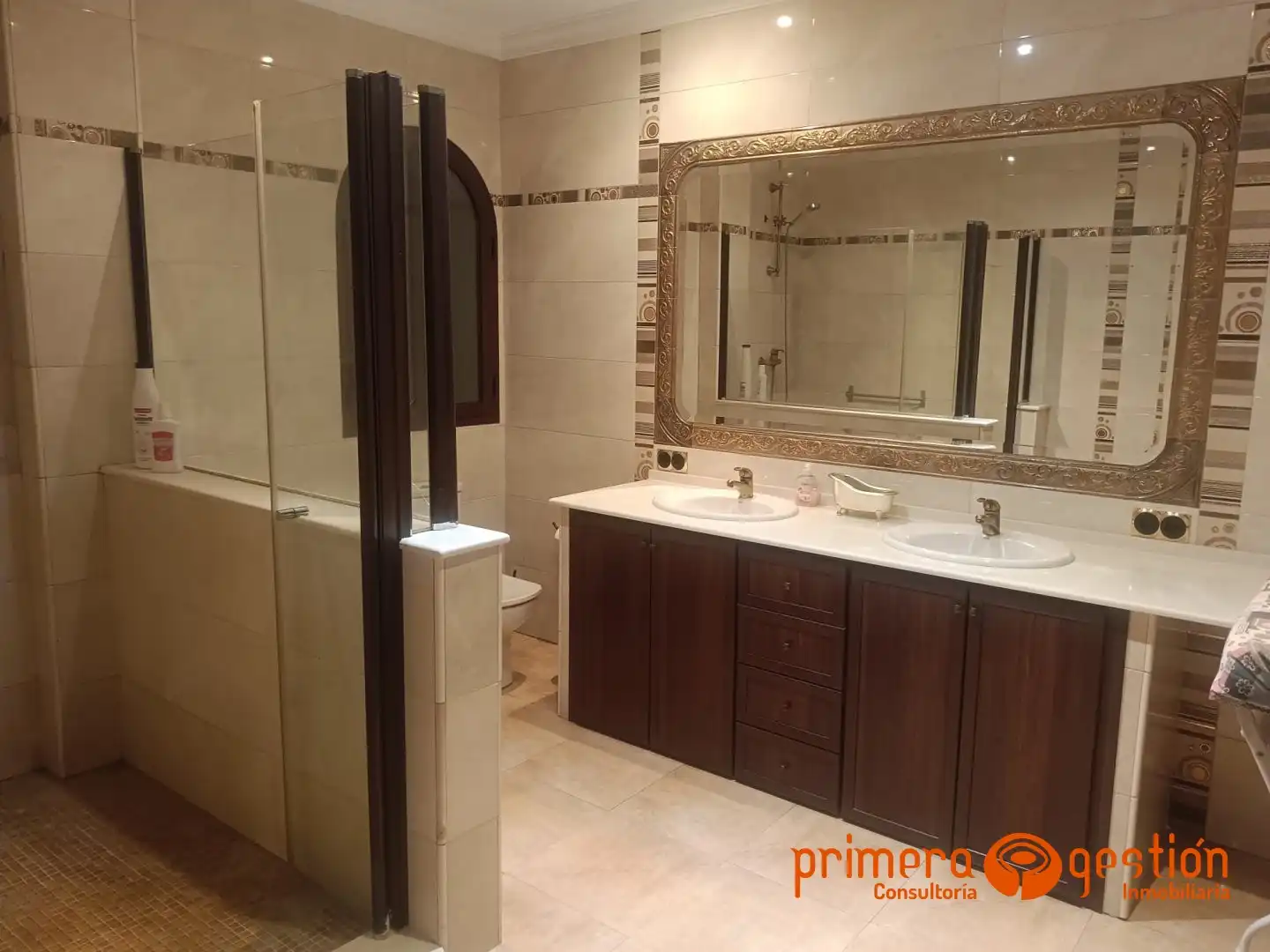 Baño de Piso en venta en Carmona con Aire acondicionado