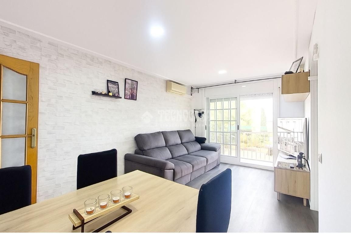 Living room of Flat for sale in Barberà del Vallès  with Air Conditioner and Balcony