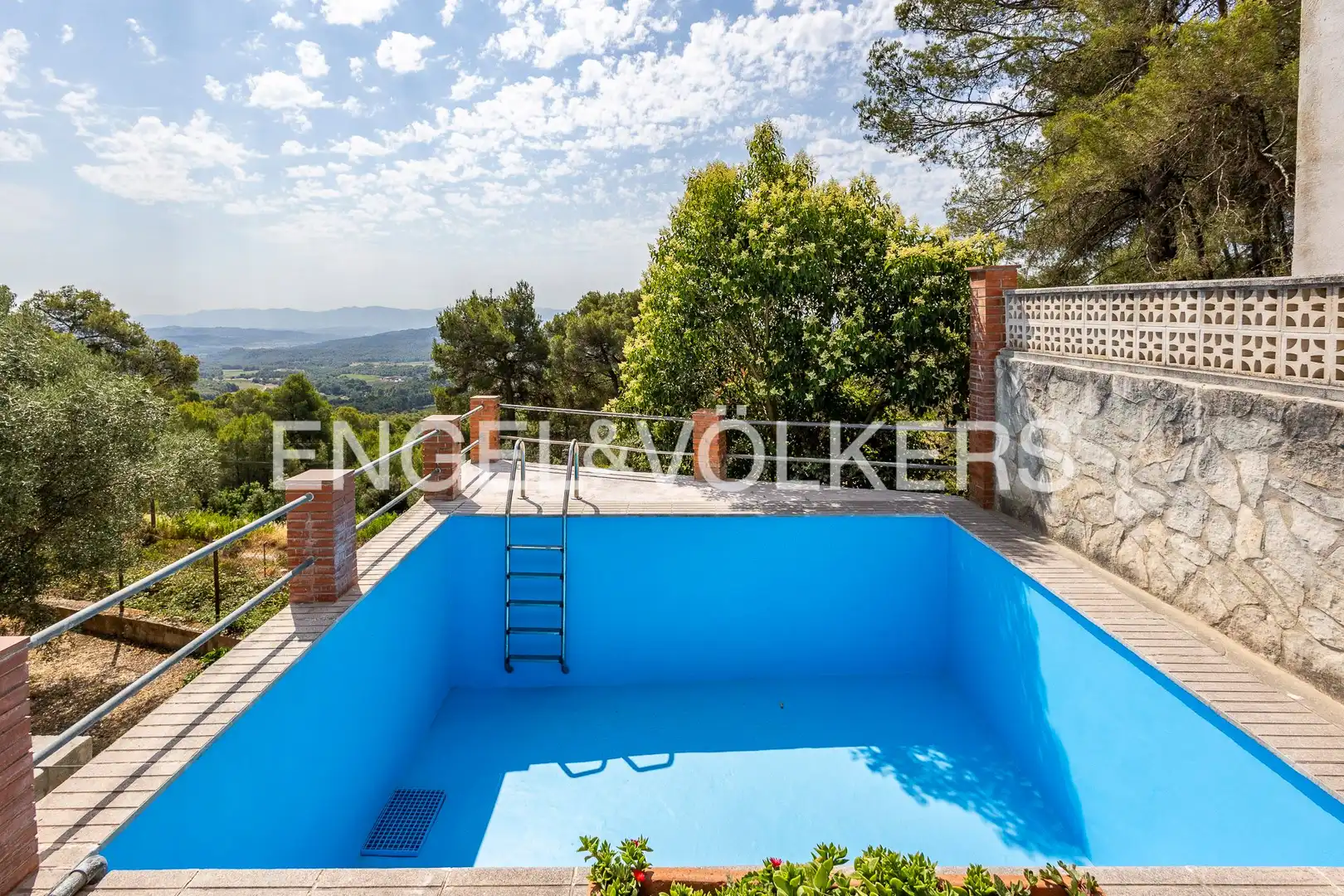 Piscina de Casa o xalet en venda en Mediona amb Calefacció, Jardí privat i Piscina