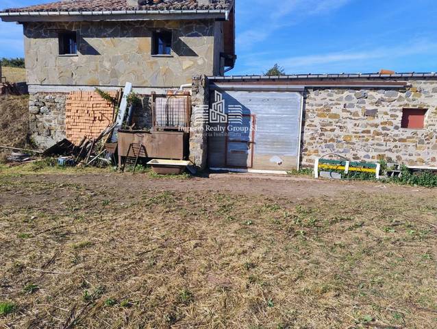 Casa-chalet en Venta en MOREDA en Aller