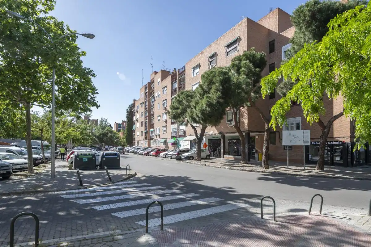 Vista exterior de Pis en venda en Madrid amb Calefacció