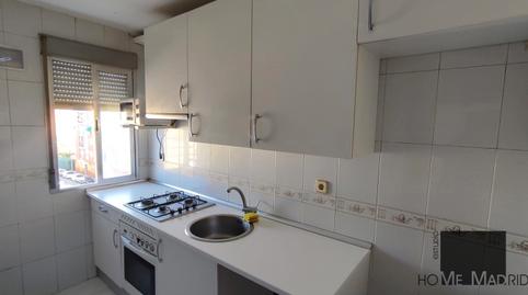 Foto 5 de Piso en venta en Calle del Pico Balaitus, Peñagrande, Madrid