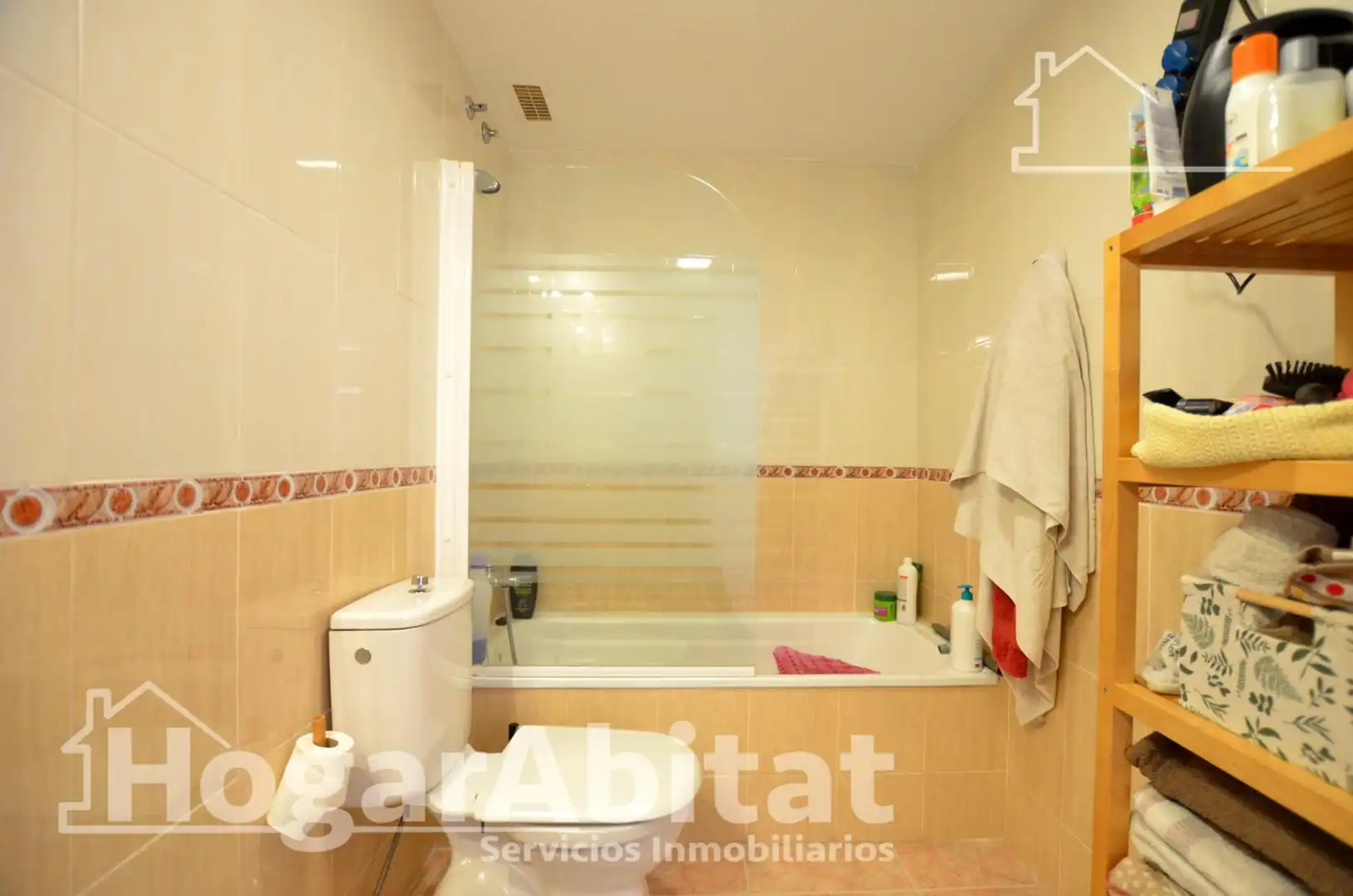 Badezimmer von Einfamilien-Reihenhaus zum Verkauf in Cullera mit Privatgarten, Terrasse und Abstellraum