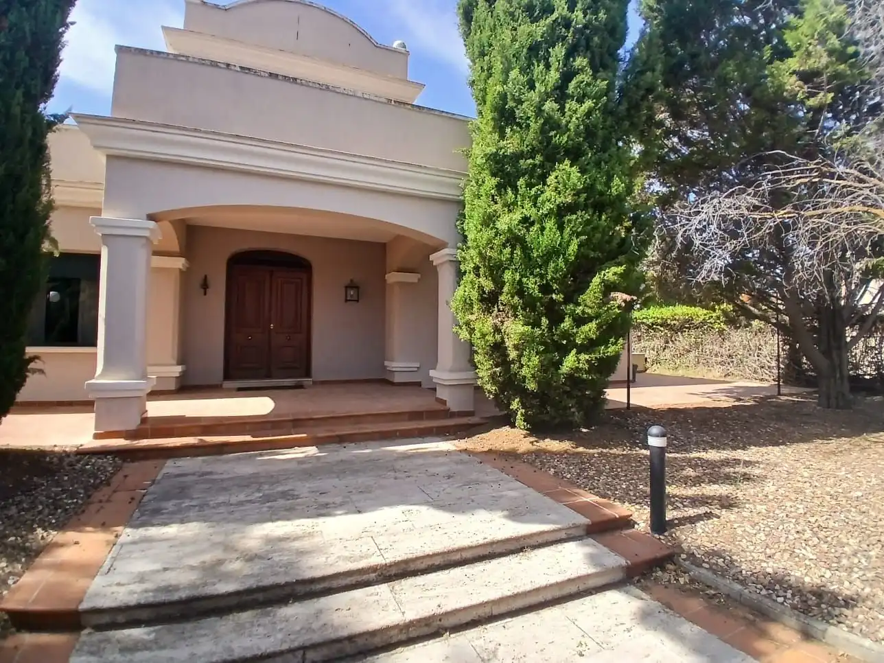 Vista exterior de Casa o xalet en venda en Valdepeñas amb Aire condicionat, Calefacció i Traster