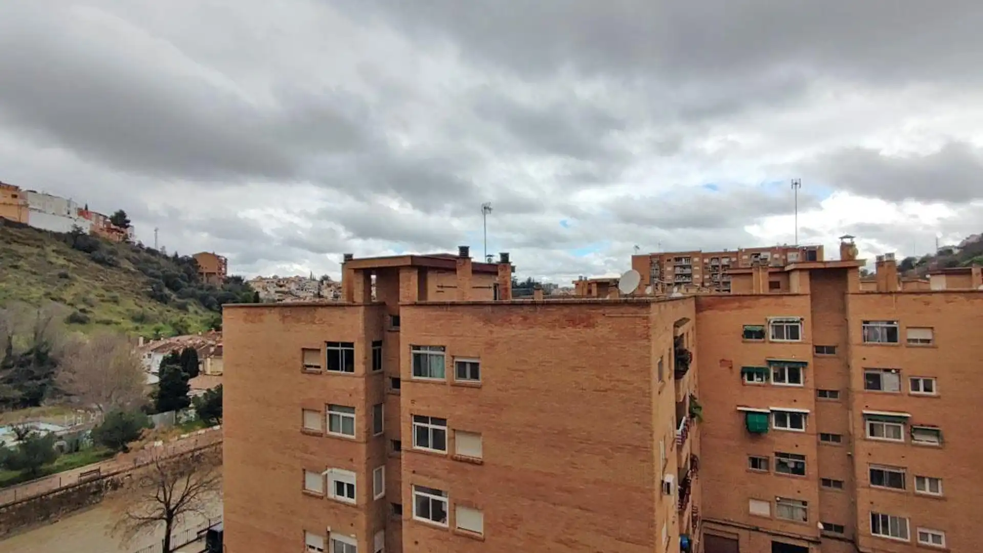 Vista exterior de Piso de alquiler en  Granada Capital con Terraza y Balcón