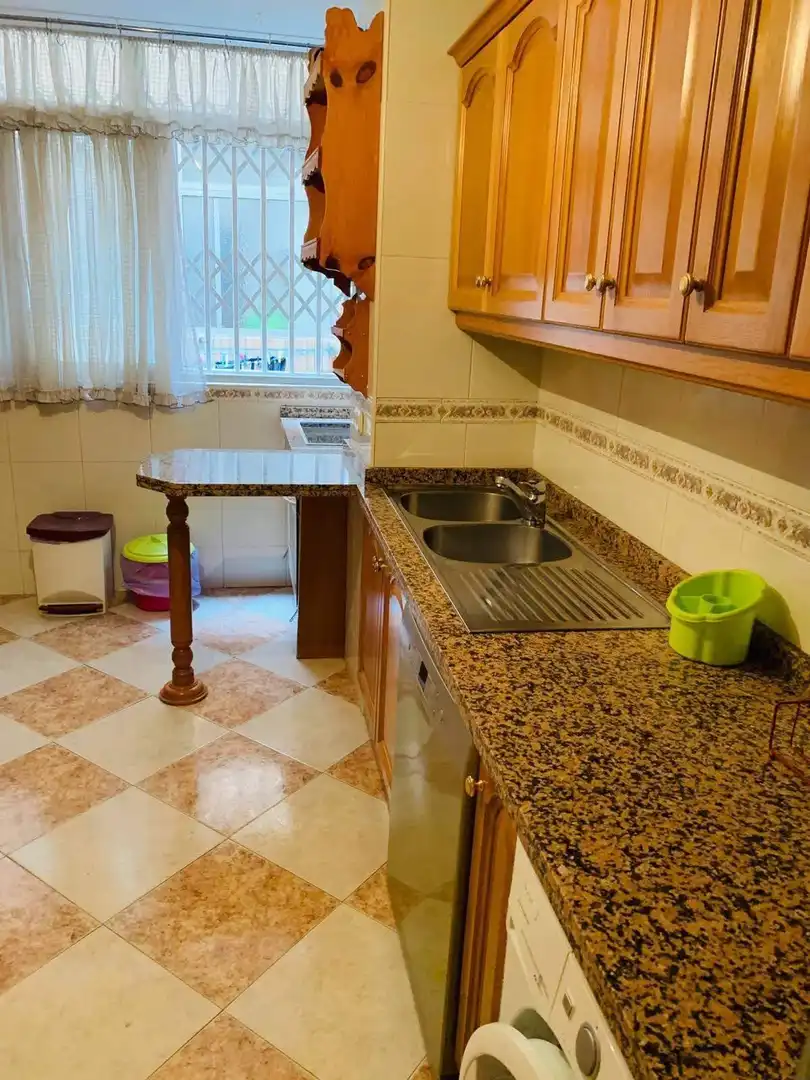 Cuina de Pis de lloguer en Granada amb Calefacció, Moblat i Balcó