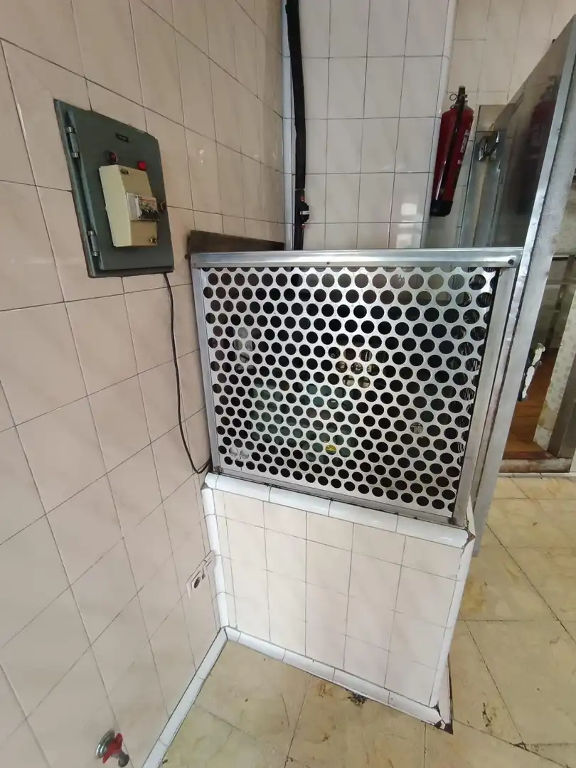 Local commercial à louer à Zalla, imagen 6