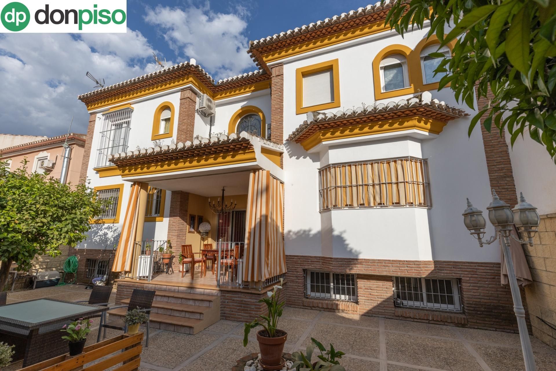 Vista exterior de Casa o chalet en venta en Atarfe con Aire acondicionado y Calefacción