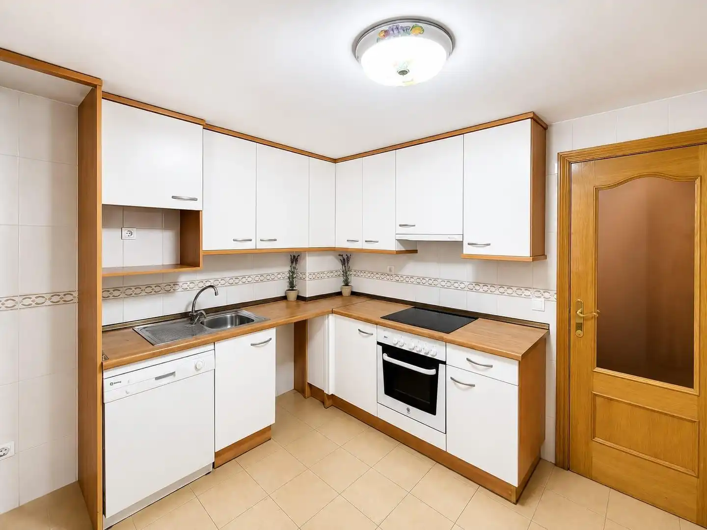 Kitchen of Flat for sale in Zaragoza  with Air Conditioner, Heating and Balcony