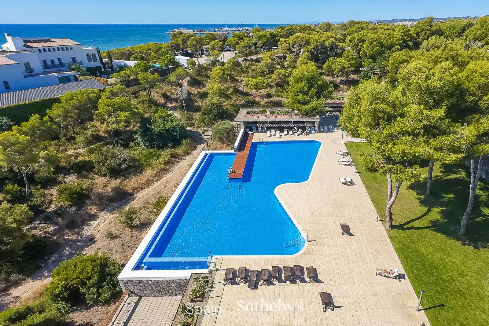 Schwimmbecken von Wohnungen zum Verkauf in Sant Pere de Ribes mit Klimaanlage, Privatgarten und Terrasse