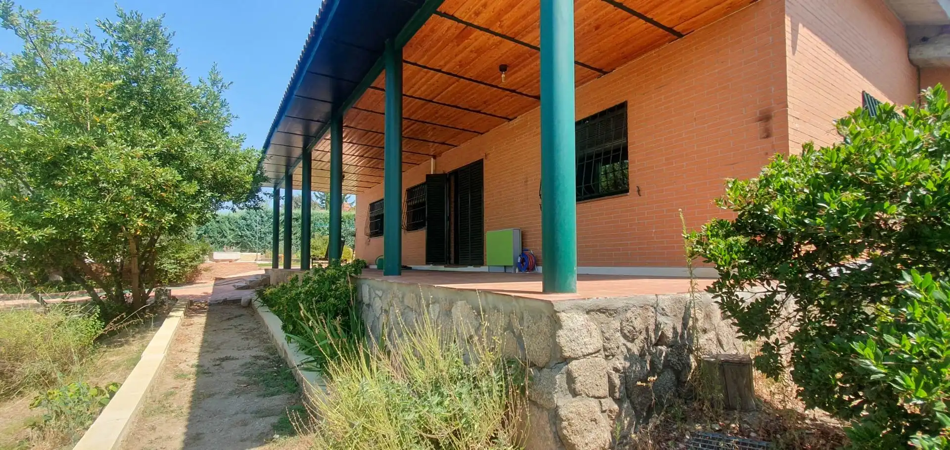 Vista exterior de Casa o chalet en venta en El Casar con Terraza, Trastero y Piscina