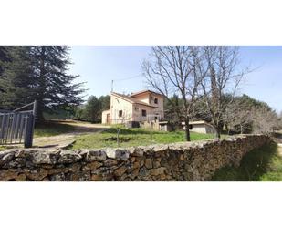 Vista exterior de Casa o xalet en venda en Piñuécar-Gandullas amb Aire condicionat i Terrassa