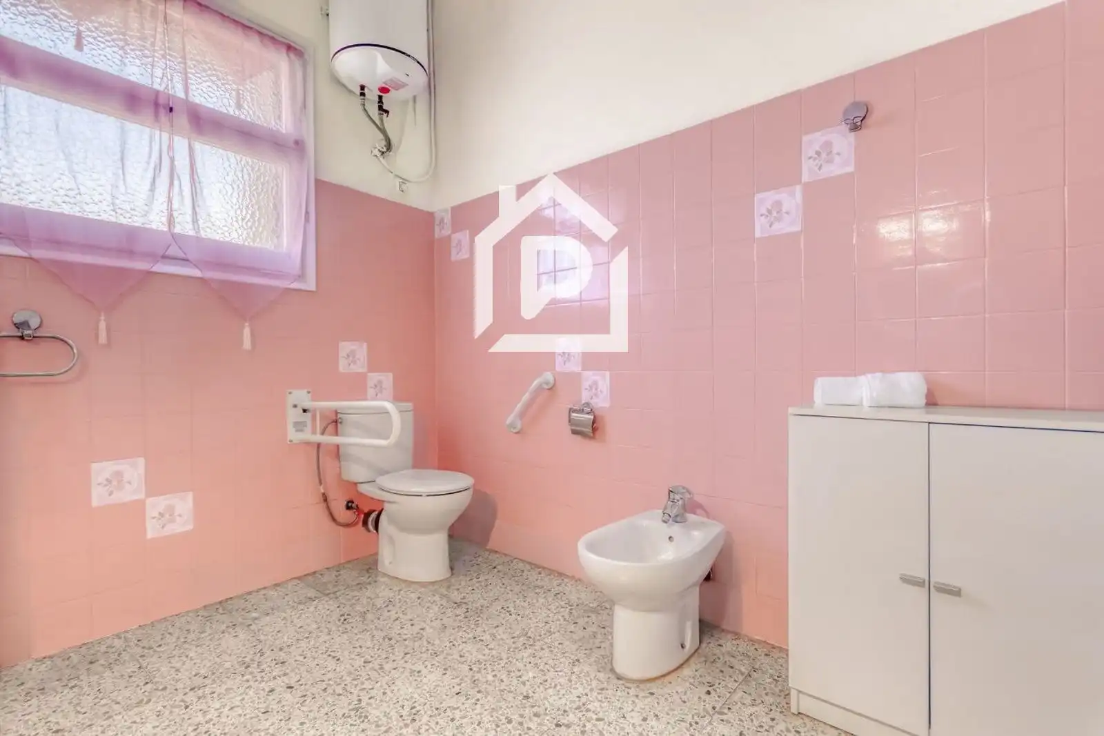 Bathroom of Houses for sale in Riumors, Girona