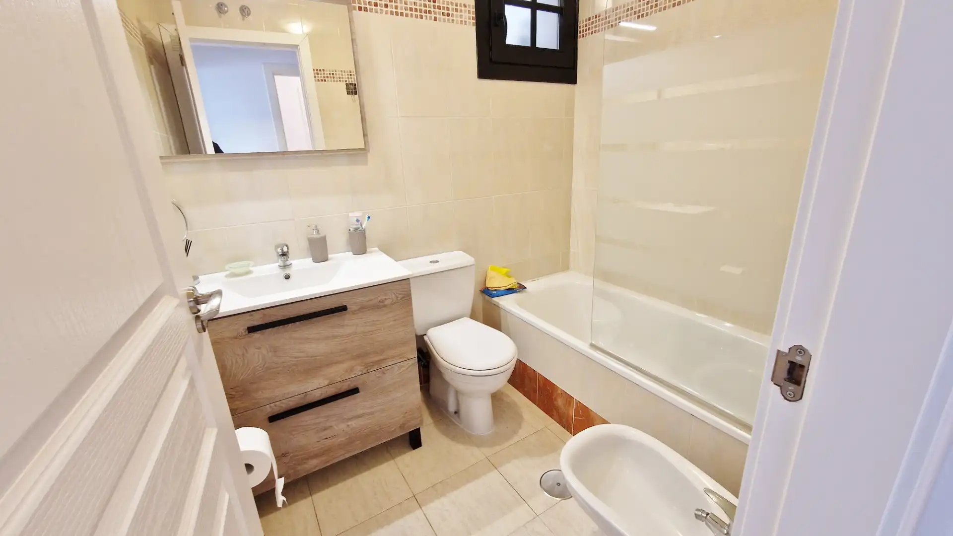 Bany de Apartament en venda en Vélez de Benaudalla amb Moblat, Forn i Rentadora