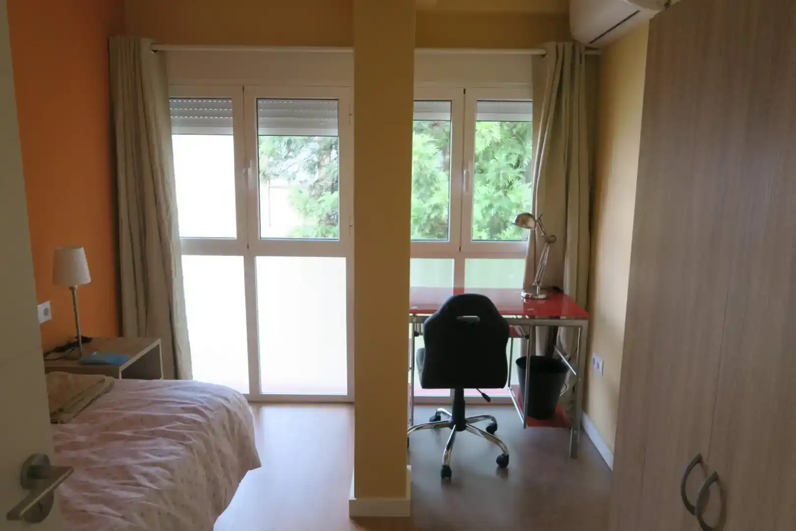 Dormitori de Apartament per a compartir en Sevilla amb Aire condicionat, Parquet i Moblat