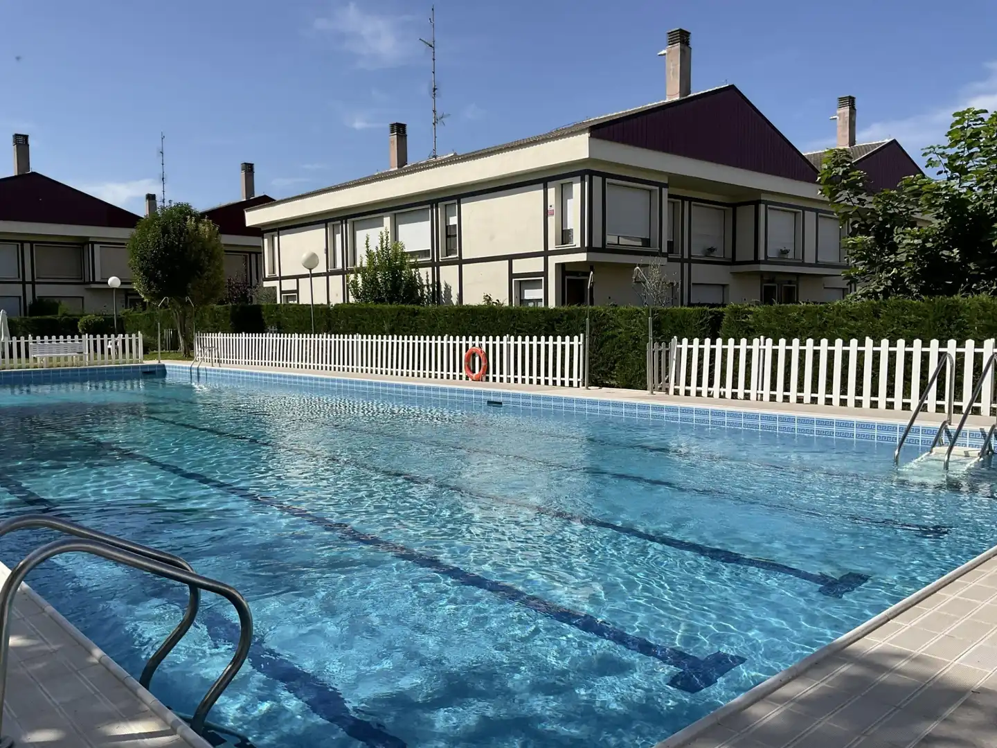 Adossat amb piscina en venda a Avenida de Haro, imagen 3