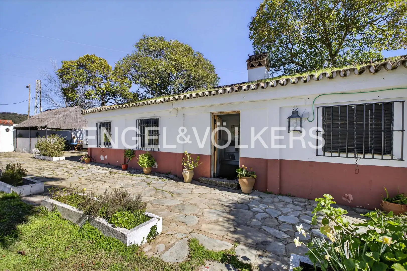 Vista exterior de Finca rústica en venta en El Castillo de las Guardas con Aire acondicionado, Calefacción y Jardín privado