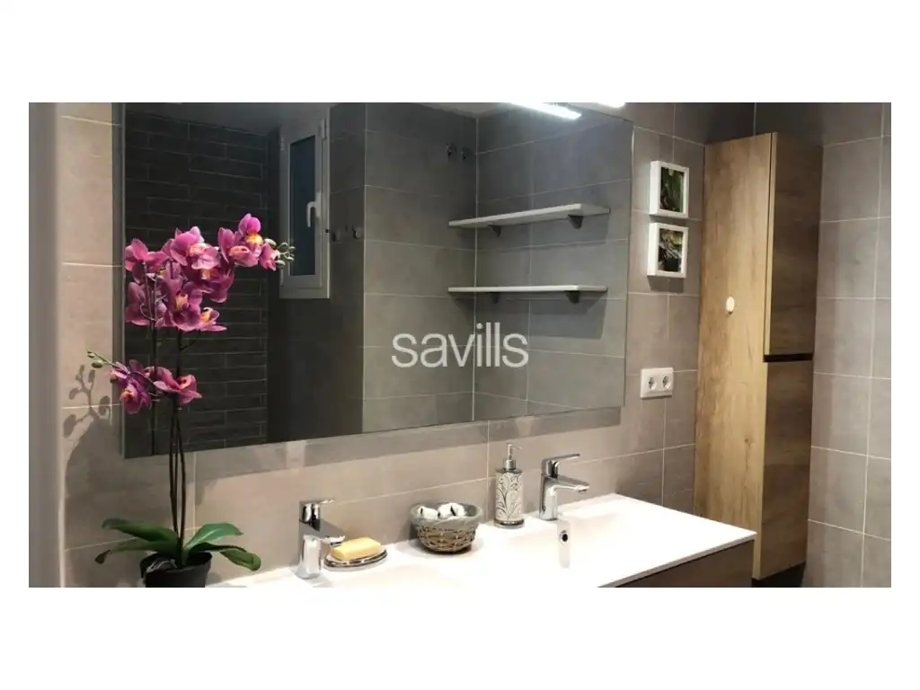 Bathroom of Apartments for rent in Barcelona  with Air Conditioner, Oven and Washing machine