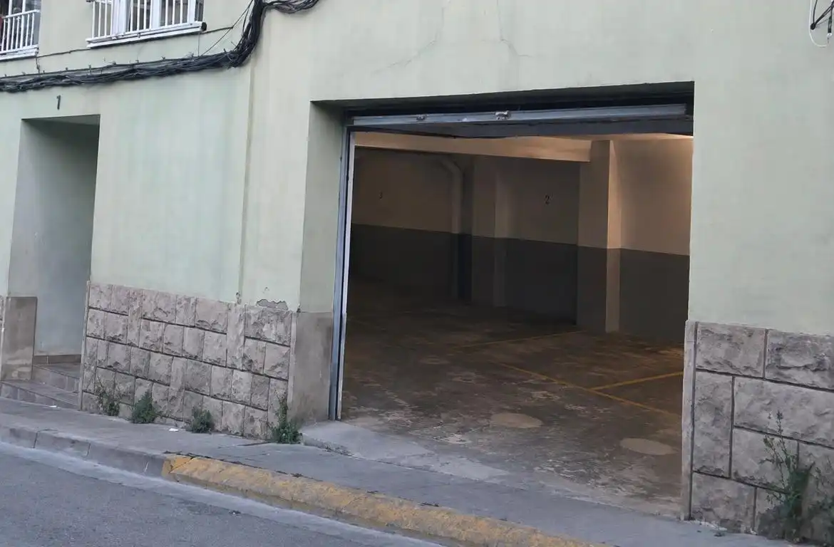 Aparcament amb ascensor en venda a Carrer del Pare Salvador Font