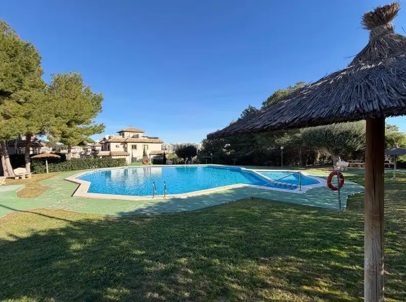 Piscina de Casa o xalet en venda en Orihuela amb Aire condicionat, Calefacció i Terrassa