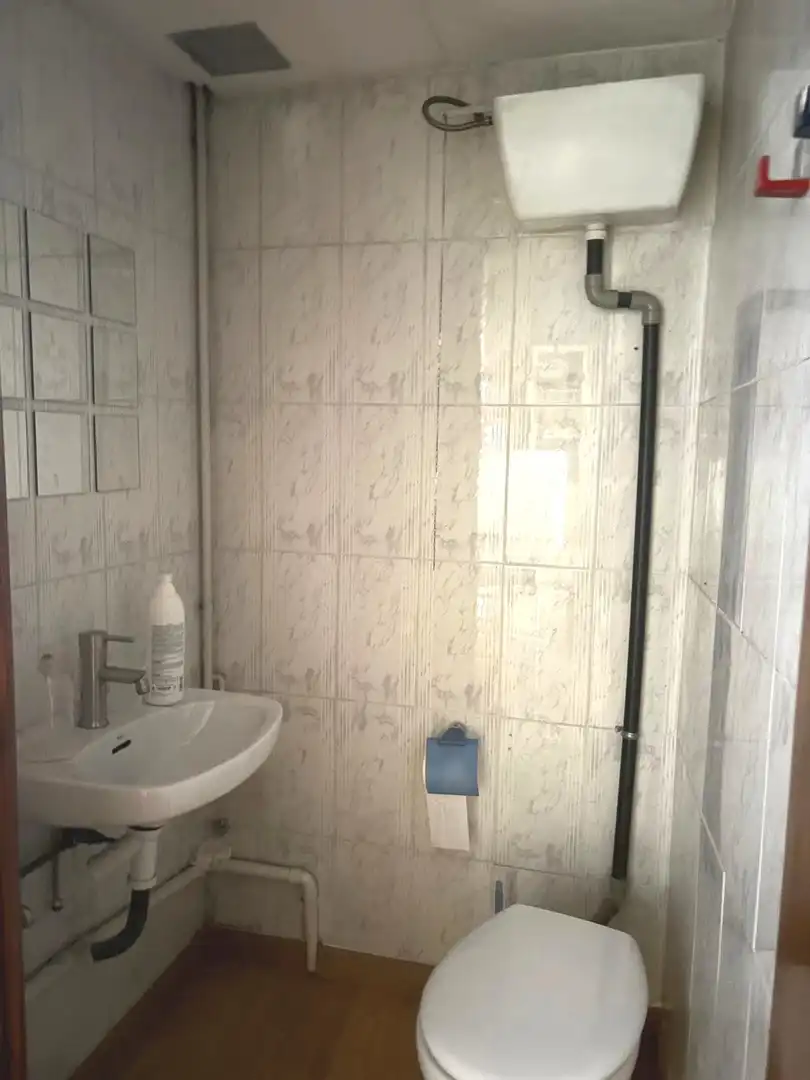Bathroom of Commercial properties for rent in Monzón  with Air Conditioner