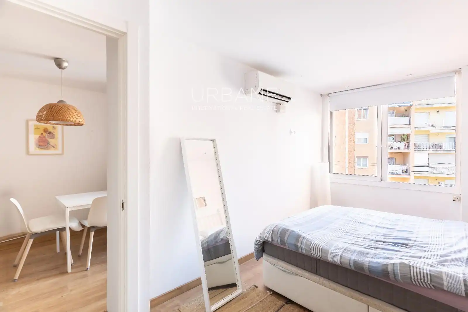 Schlafzimmer von Dachboden zum Verkauf in Barcelona mit Klimaanlage, Heizung und Terrasse