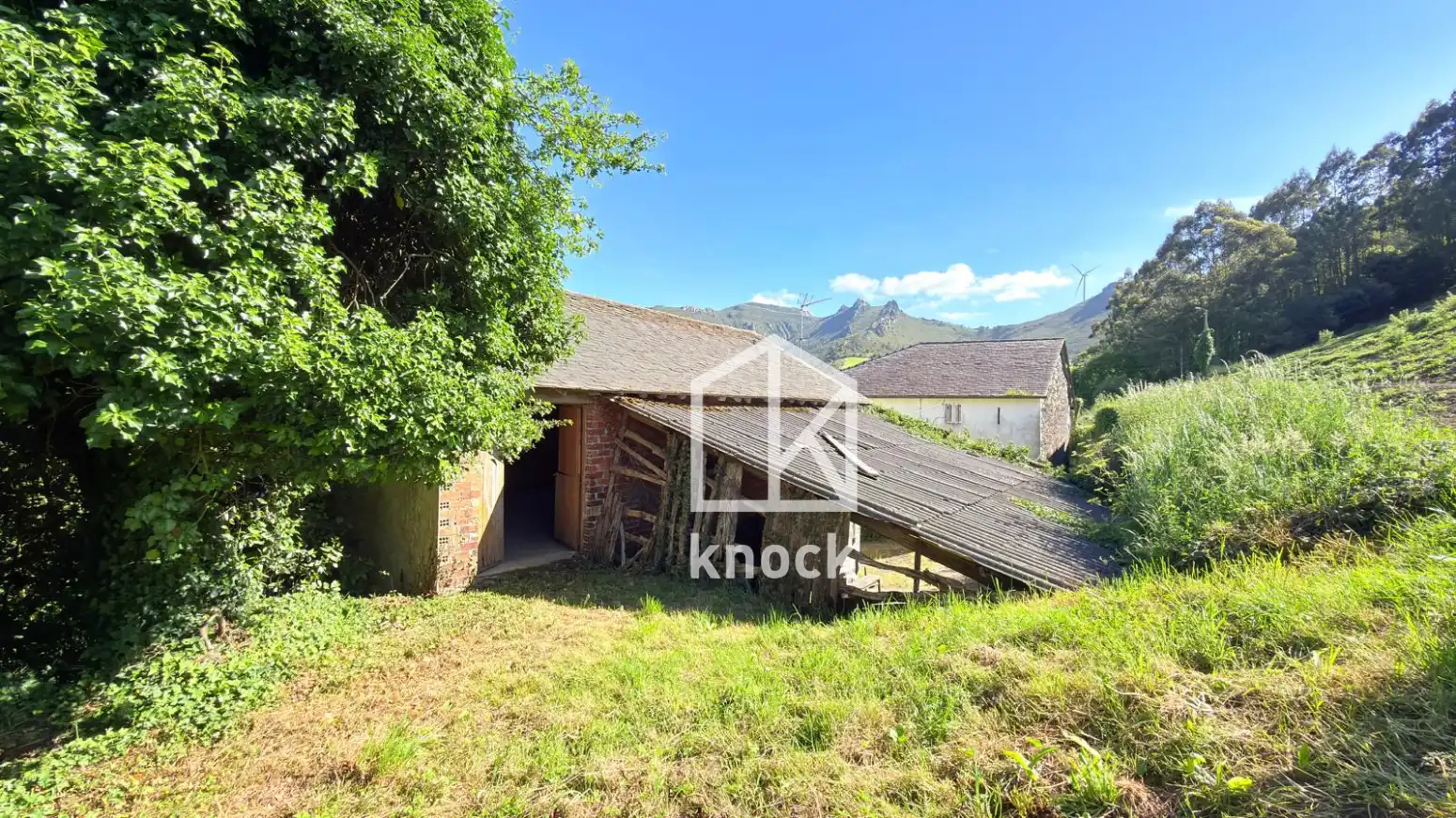 Casa o xalet en venda en Valdés - Luarca amb Calefacció i Jardí privat