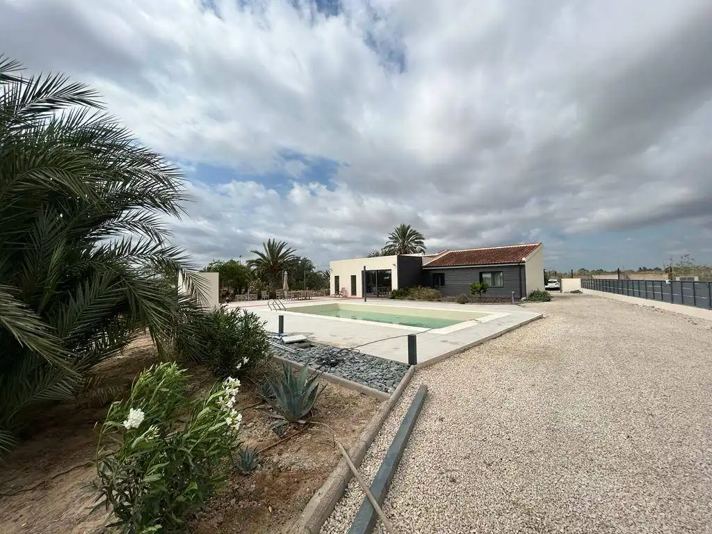 Maison rustique avec piscine à vendre à Crevillent