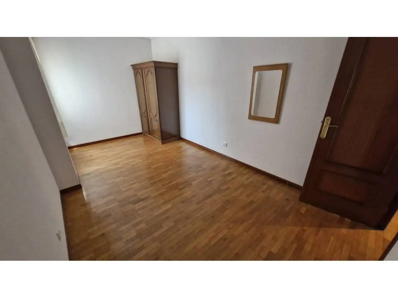 Dormitori de Pis en venda en  Logroño amb Calefacció, Parquet i Terrassa